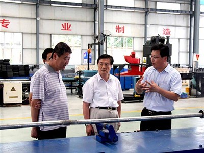 中國工程院院士江億與教授級工程師，暖通空調專家吳德繩一行視察科靈空調生產(chǎn)基地